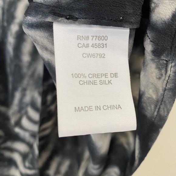 Chaser Womens Blouse Top Size Large Tie Dye Cold Shoulder Silk Black White - Picture 8 of 9